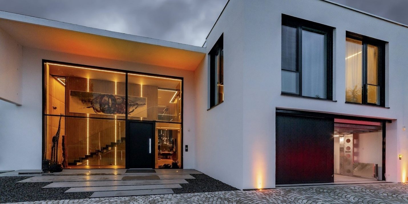 Mẫu thiết kế biệt thự đẹp màu trắng mang phong cách hiện đại Mau-thiet-ke-biet-thu-dep-mau-trang-mang-phong-cach-hien-dai