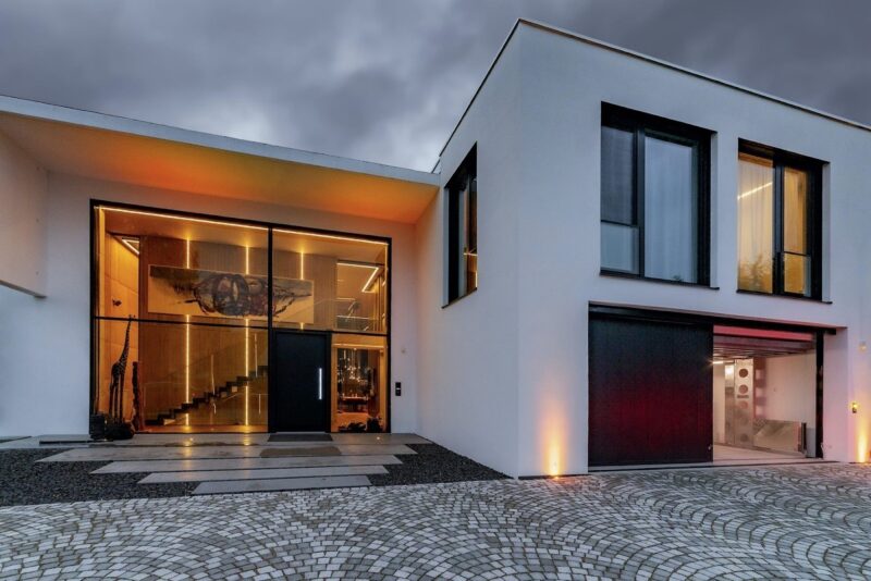 Mau-thiet-ke-biet-thu-dep-mau-trang-mang-phong-cach-hien-dai