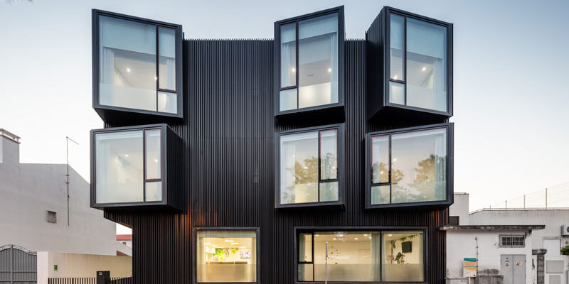 Mau-thiet-ke-biet-thu-mau-den-hinh-khoi-doc-dao