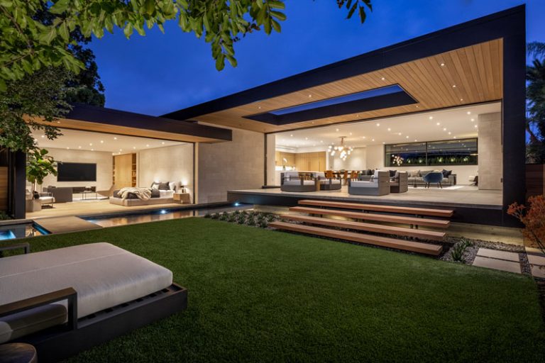 Thiet-ke-biet-thu-mo-co-san-vuon-ho-tieu-canh-hien-dai-cho-khong-gian-song-thoai-mai