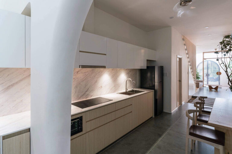 Nên chọn sàn gỗ hay gạch men